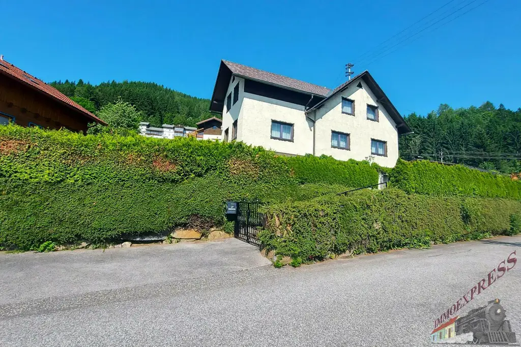 Ein-/ Zweifamilienhaus in ruhiger Aussichtslage