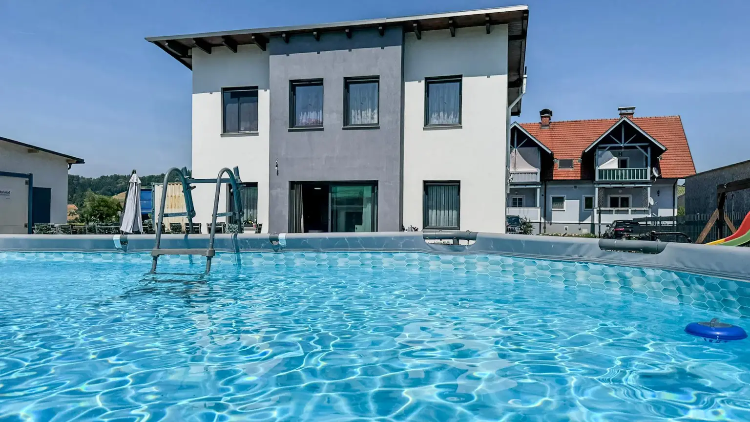 Neubau 2021 mit Pool & Garten – 4 Zimmer auf 707 m² in Gaisfeld