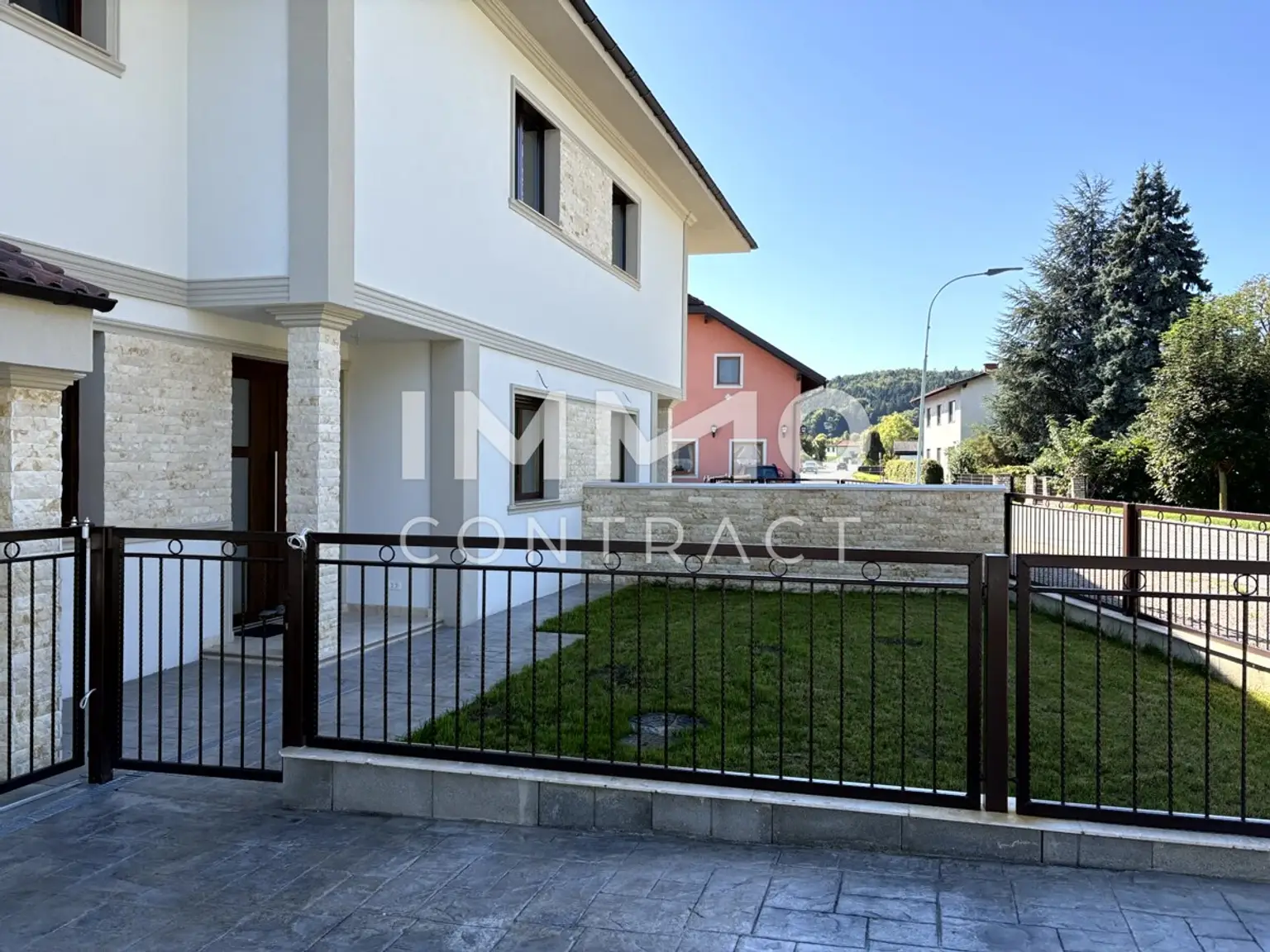 Neubau – Erstbezug mit mediterranem Flair