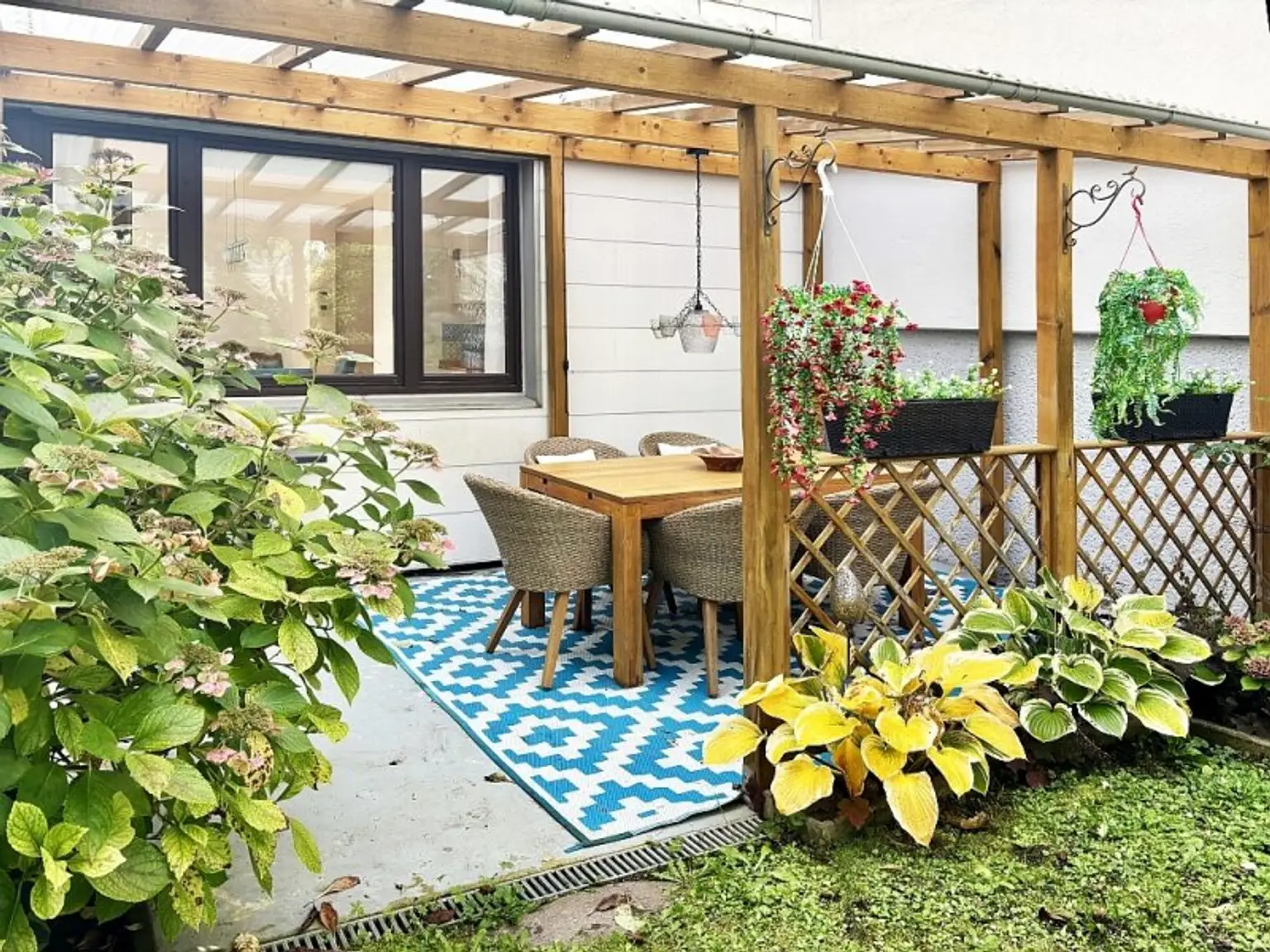 GARTENPARADIES MIT EINFAMILIENHAUS-FLAIR!