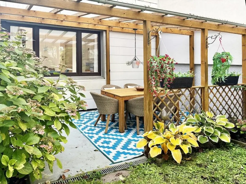 GARTENPARADIES MIT EINFAMILIENHAUS-FLAIR!