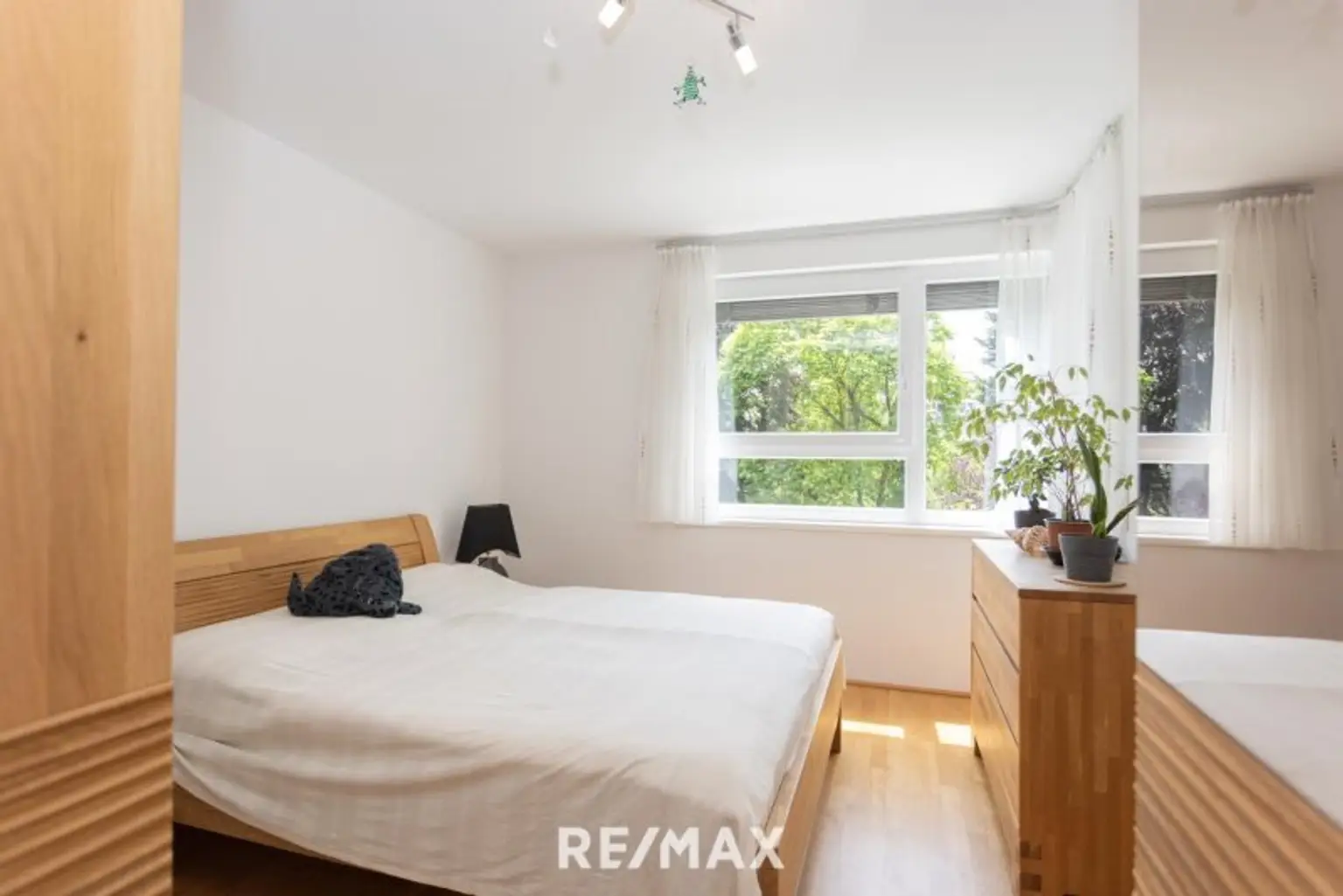 Zimmer 2 mit Loggia-Zugang