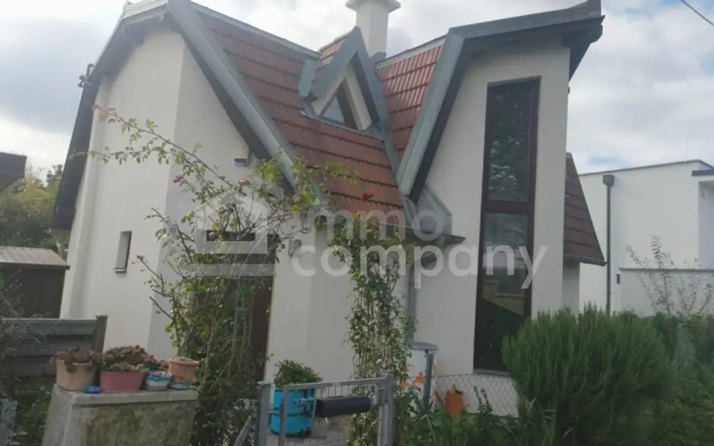 Haus in Schrebergartensiedlung, ständig Bewohnbar, Balkon, Terrasse, Pool, Gartenhütte und mehr.