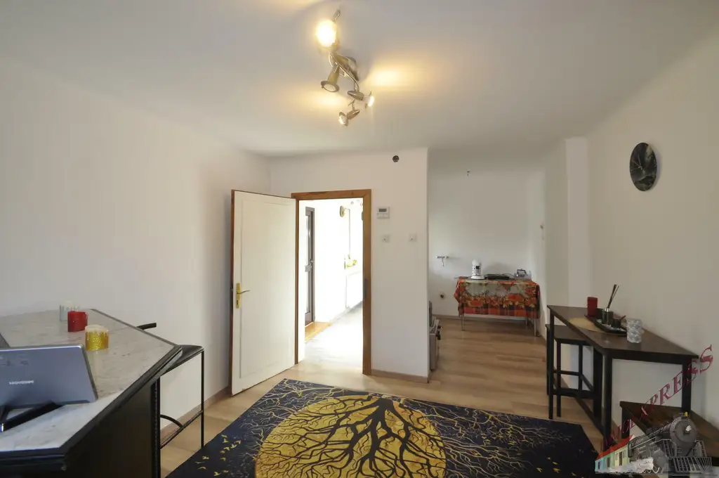 2-Parteien-Haus mit 2 Wohnungen zu je 112 qm und 67 qm in Rotheau