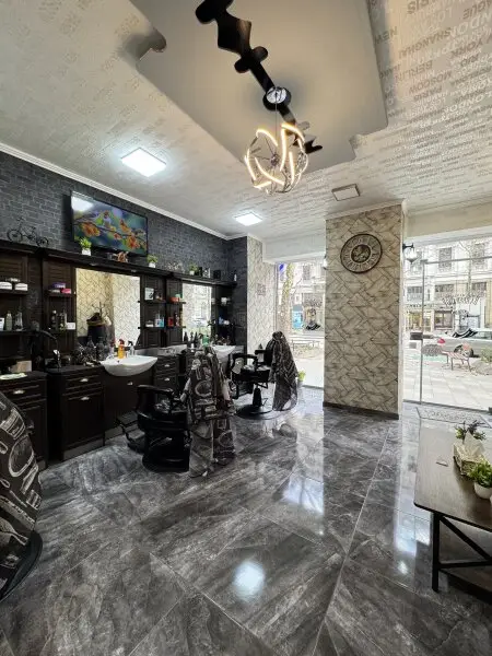 Anlagepaket mit 5 Geschäftslokale & 1 Wohnung – stabile Mieteinnahmen – attraktive Rendite 5,25%