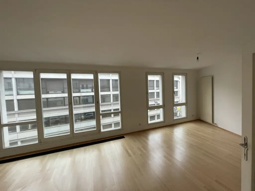 MODERNE 3-ZIMMER-WOHNUNG BEIM KARLSPLATZ - RUHELAGE!