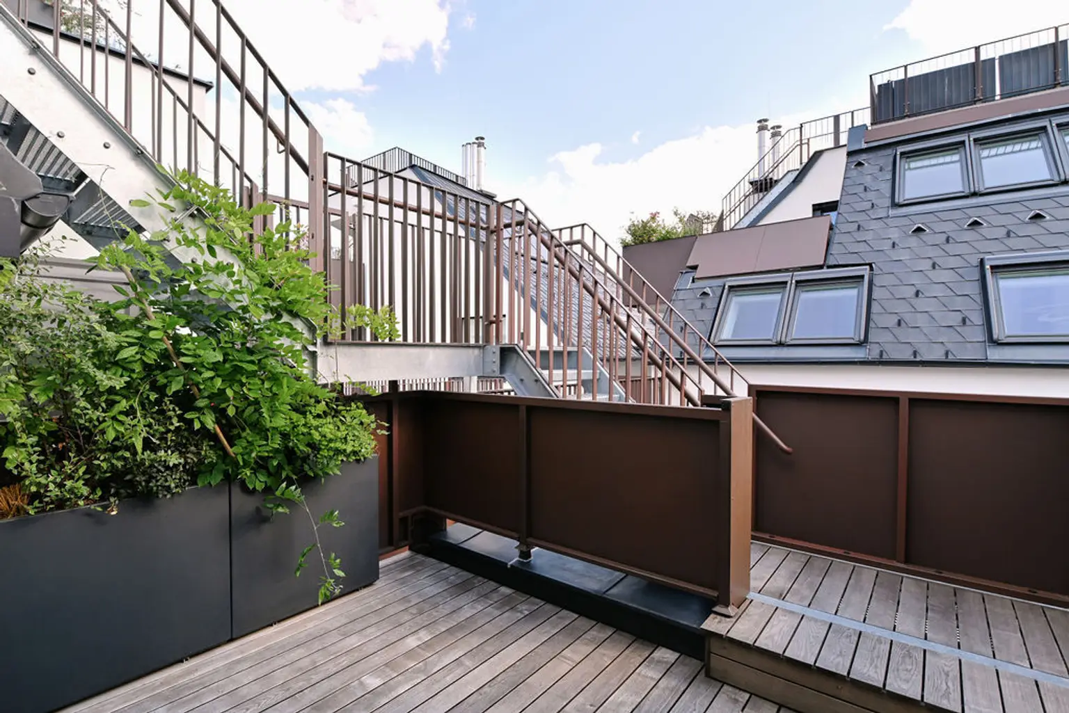 ZUR SCHÖNEN AGNES – Erstbezug: Großzügige 4-Zimmer-Dachgeschoss-Maisonette mit zwei Terrassen in Sievering // PROVISIONSFREI