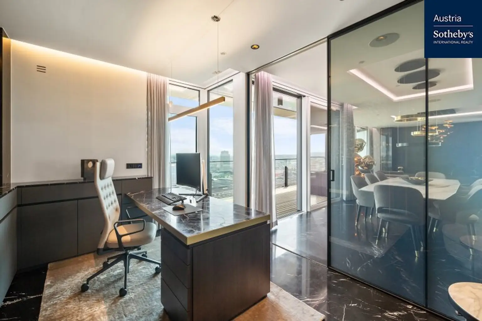 Luxuriöses Penthouse im TrIIIple: Ein Meisterwerk der Innenarchitektur und Technik