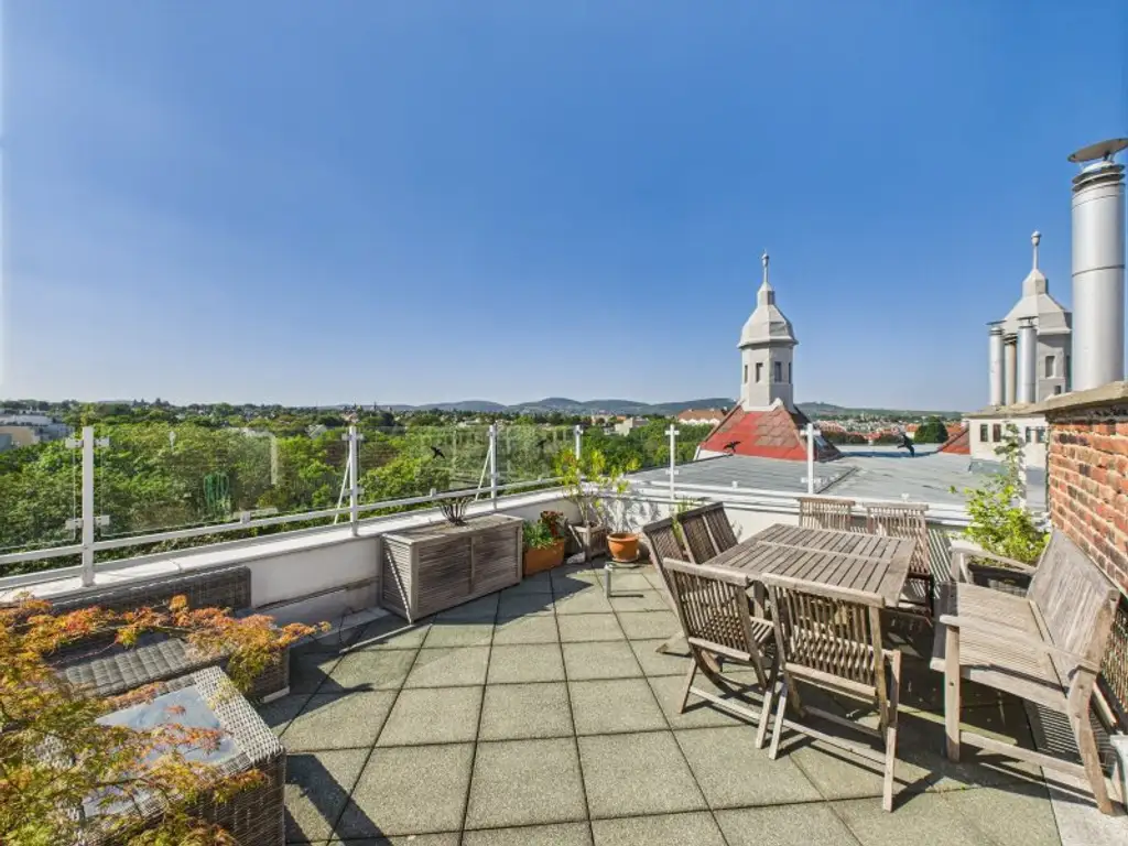 3-Zimmer Dachgeschosswohnung im 18. Bezirk mit Wienblick & zwei Garagenplätzen