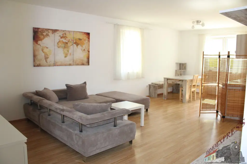 Sehr schöne 2 Zimmerwohnung mit 55 m² und unbefristetem Hauptmietvertrag. Haustiere erlaubt. Direkt beim Schwimmbiotop