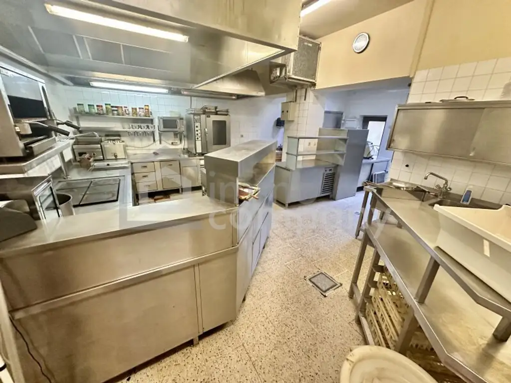 Gastronomiejuwel in Lassee: 480m², Bar, Restaurant & 2 Terrassen warten auf Sie!