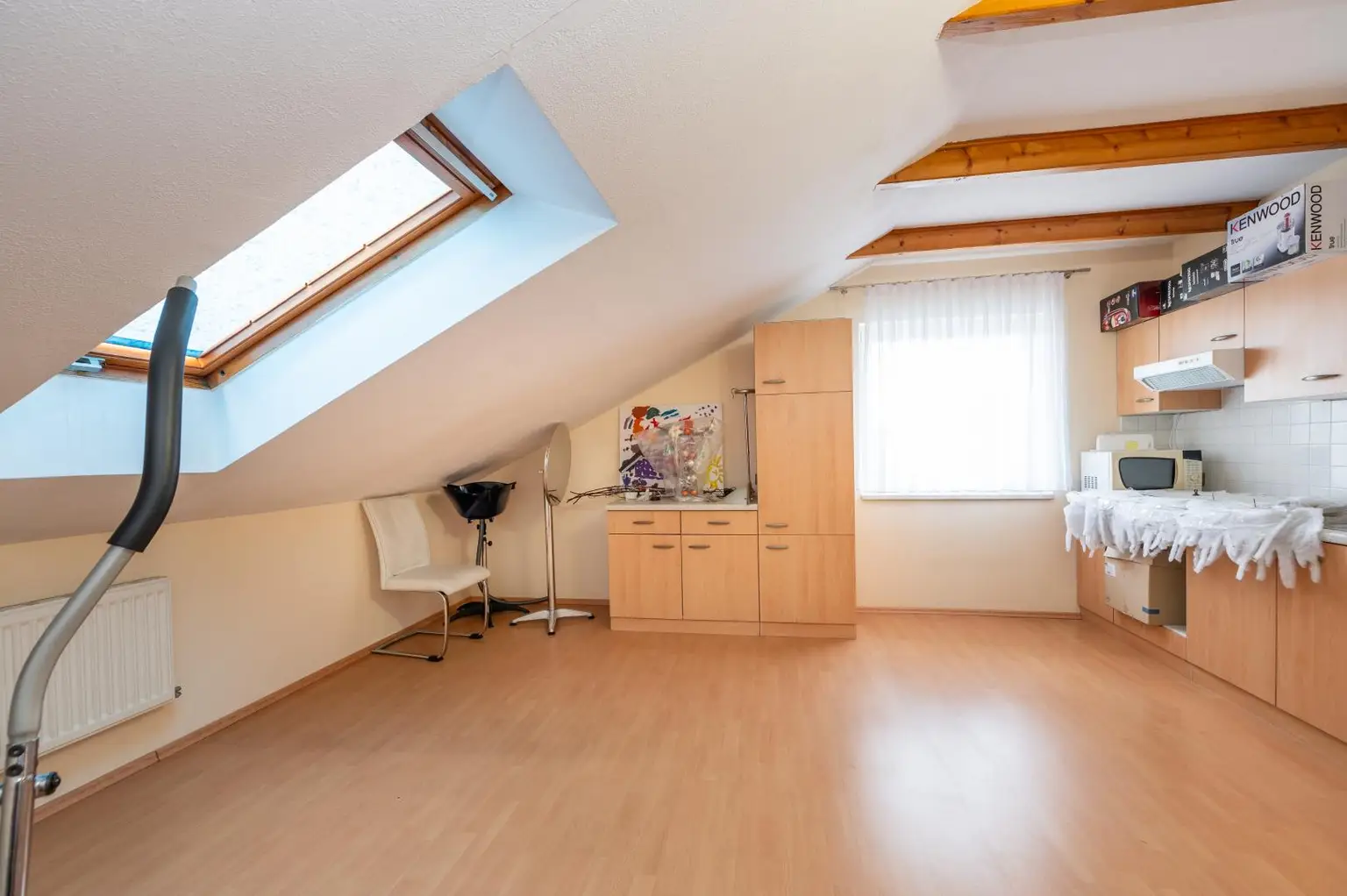 GARTENPARADIES für die ganze Familie mit Schwimmteich und 4 Garagen