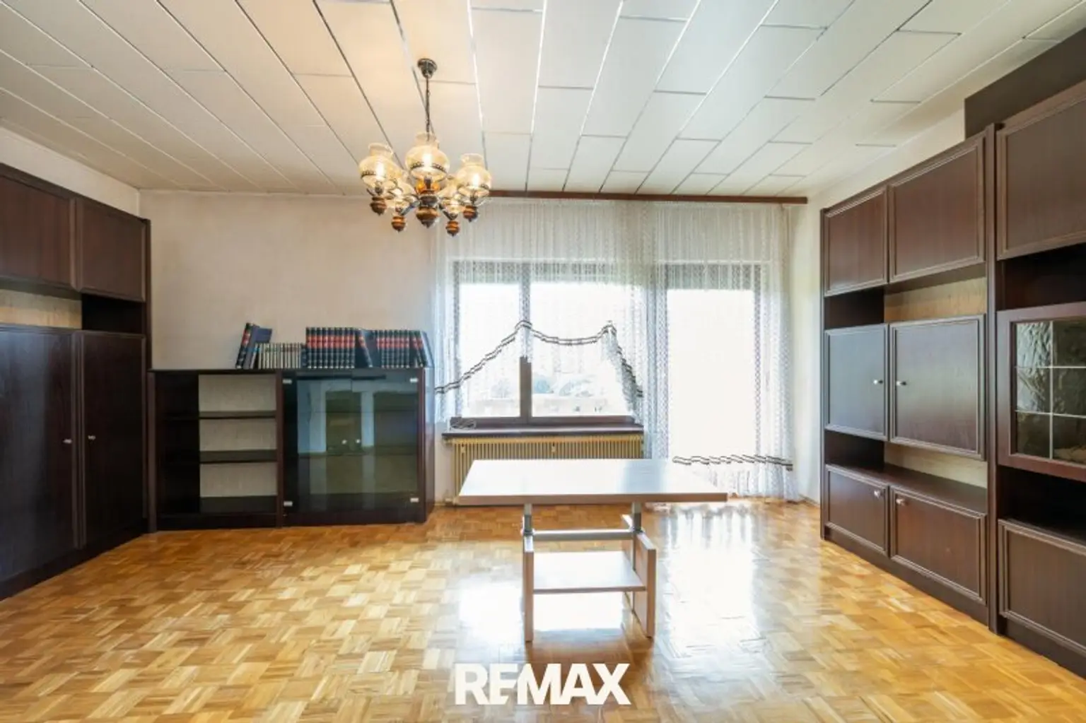 Wohnzimmer mit Zugang Terrasse EG
