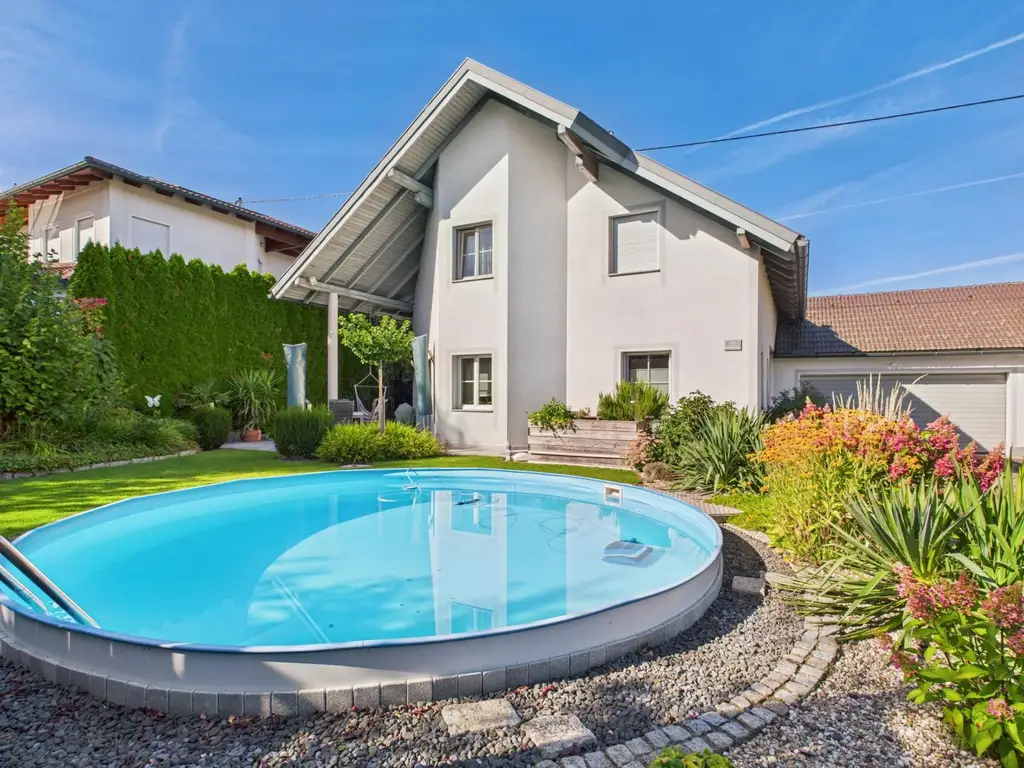 NIEDERNEUKIRCHEN: Sehr gepflegtes und perfekt aufgeteiltes EINFAMILIENHAUS mit ca.151 m² Wohnfläche, Grundstück ca. 796 m²
