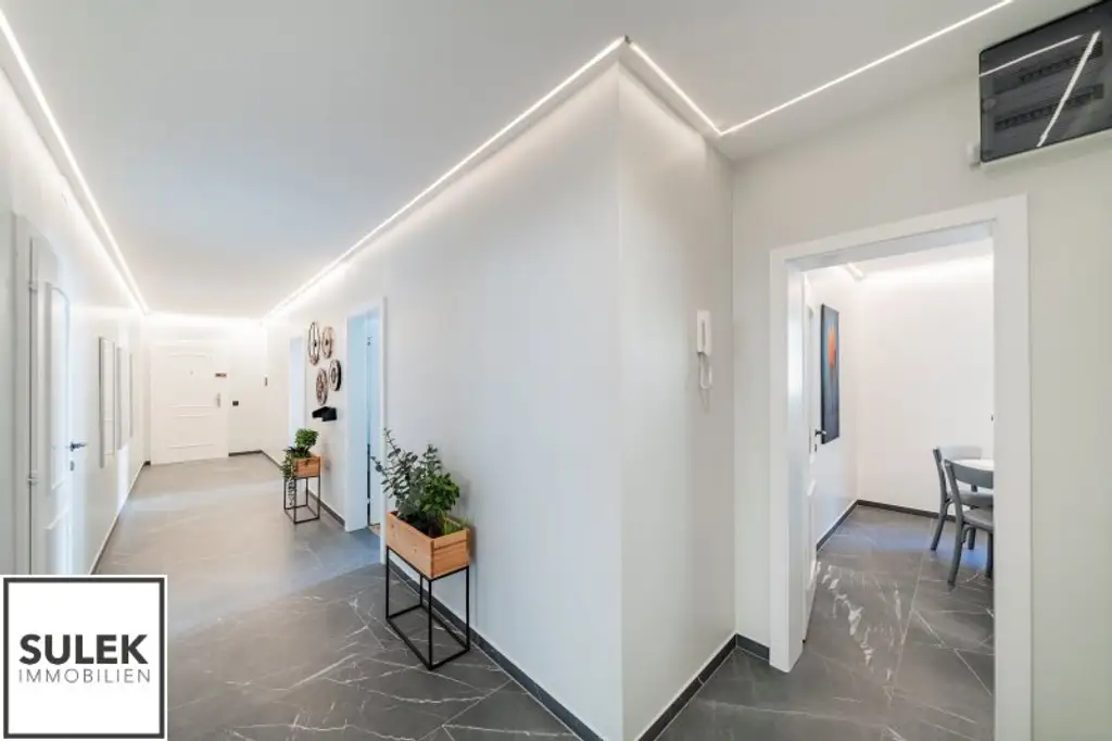 Ruhige, sanierte 3,5 Zimmer Wohnung mit Designer-Bad und Küche + Garage (optional!) in Mariahilf - beziehbar ab 01/26!