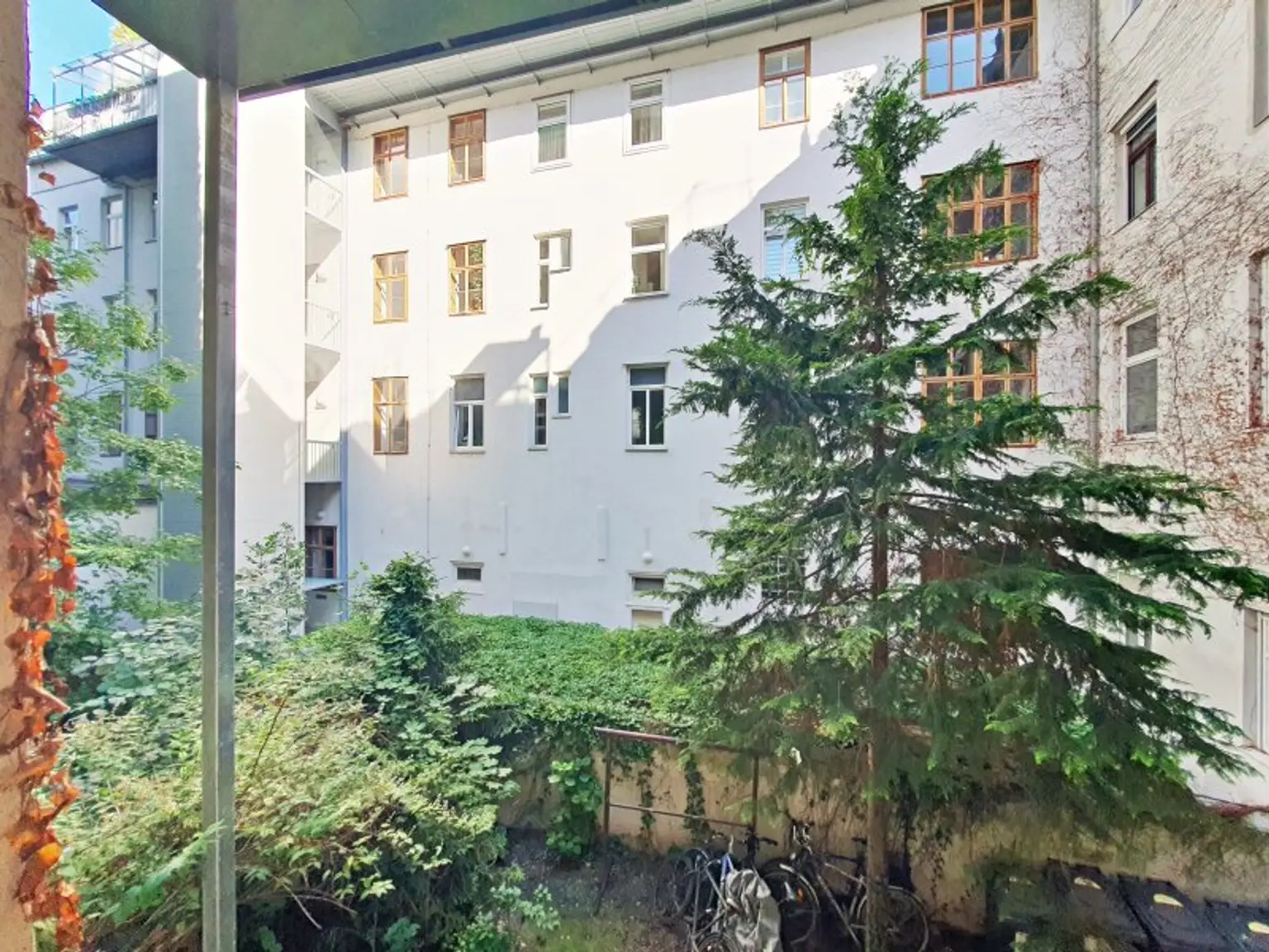 ca. 10-11 m² großer Balkon bewilligt