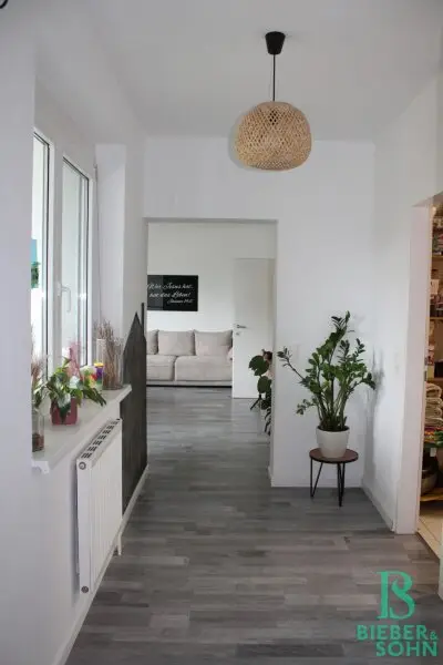 Vorraum/Zimmer/Bad - Wohnzimmer