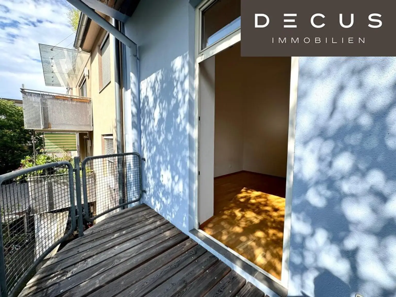 | CHARMANTE 2-ZIMMER-WOHNUNG MIT SONNIGEM BALKON | GRÜN- & SCHLOSSBERGBLICK | ca. 44,1m² | 2.OG | IDEALE LAGE