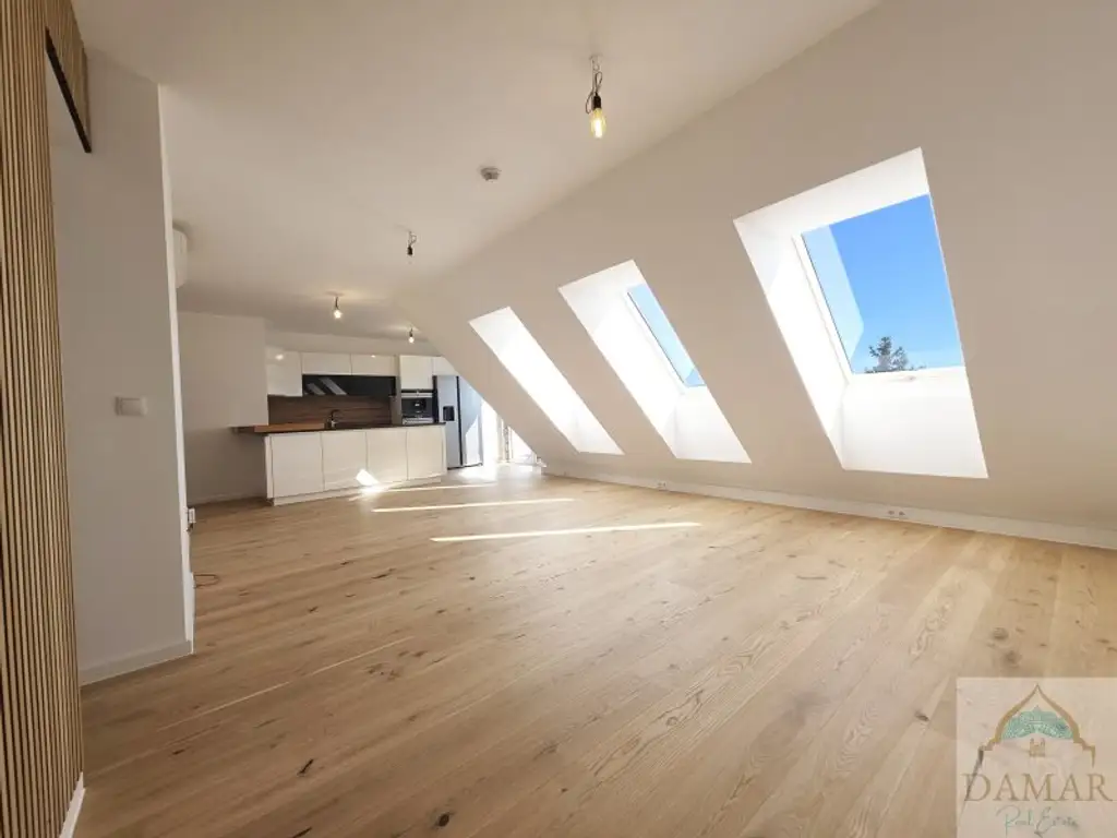 Den Arbeitsalltag im eigenen Whirlpool auf der riesigen Dachterrasse vergessen und die Seele baumeln lassen!