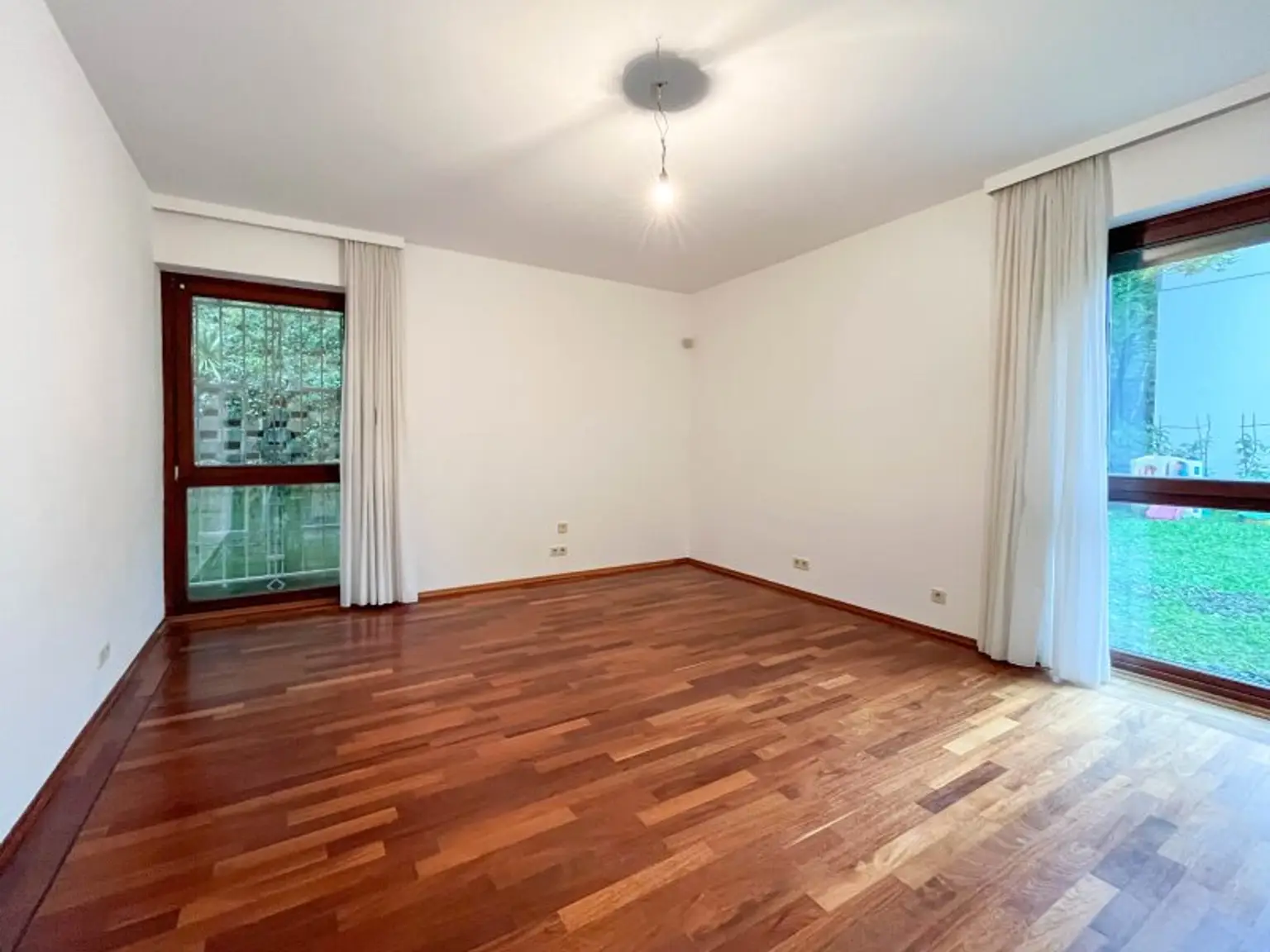 3-Zimmer mit großer Loggia und Garten beim Schloss Laudon Nähe Auhof-Center
