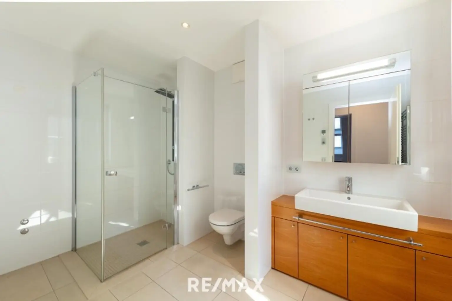 Altbau trifft Moderne – Wohnen über den Dächern