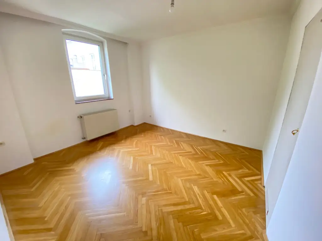 3 ZIMMER ALTBAUWOHNUNG - NÄHE UNIONKREUZUNG