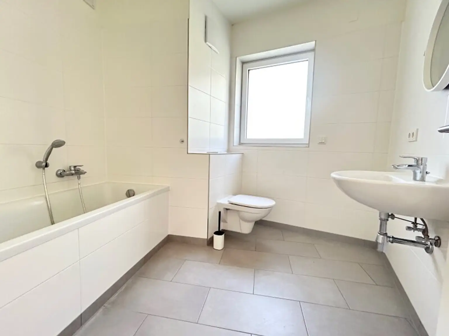 HELLE 3-ZIMMERWOHNUNG NAHE ISTA. CHARMANTE FAMILIENWOHNUNG MIT TERRASSE UND AUTOSTELLPLATZ IN MARIA GUGGING.