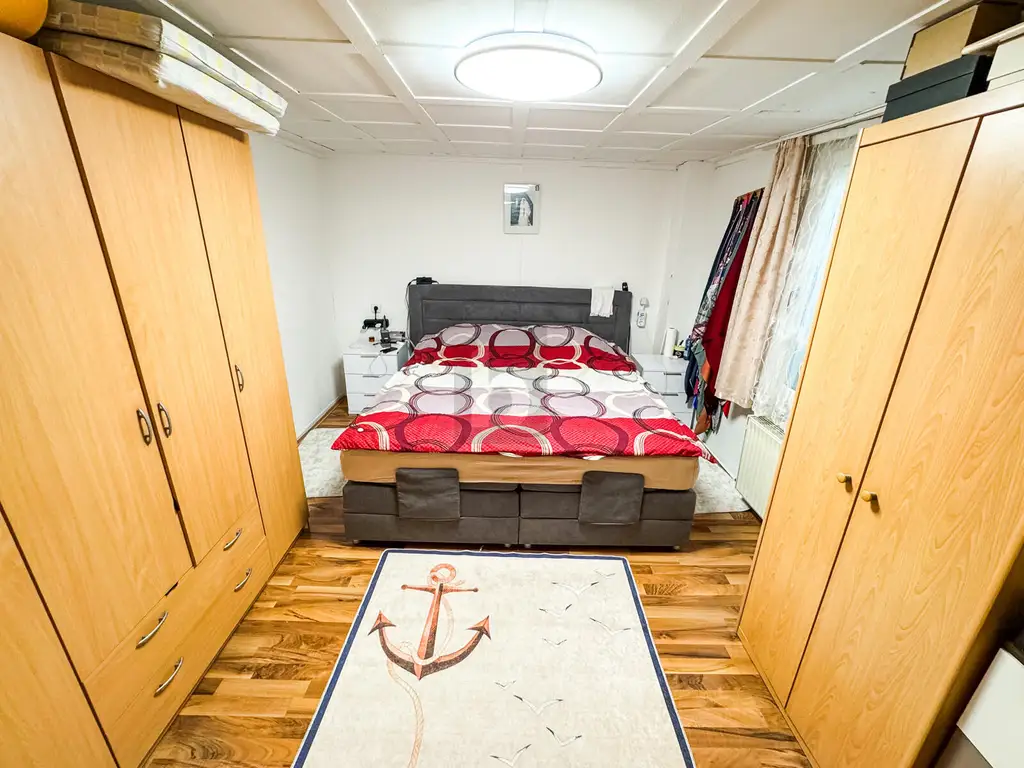 GROßES MEHRFAMILIENHAUS IN GUTER LAGE ZUM TOP PREIS