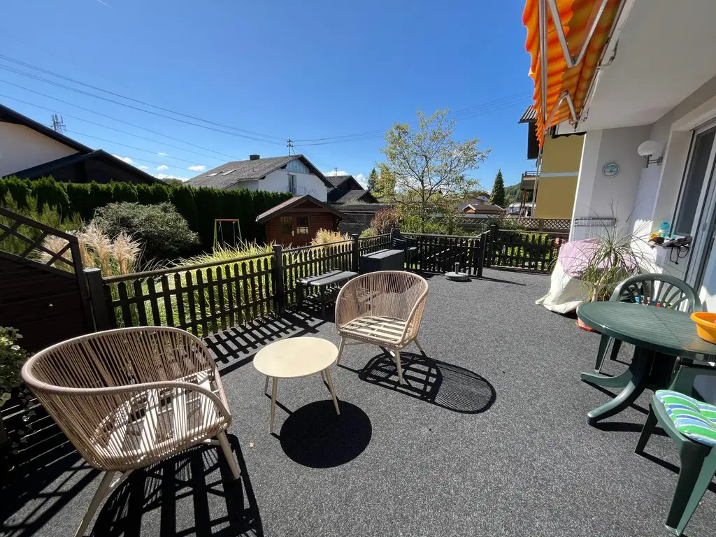 COMING SOON! Großzügiges leistbares Wohnhaus  mit 3 Wohnungen, Traumgarten, Gartenhütte, Doppelgarage und vielen Parkplätzen Tuffeltsham in Redlham