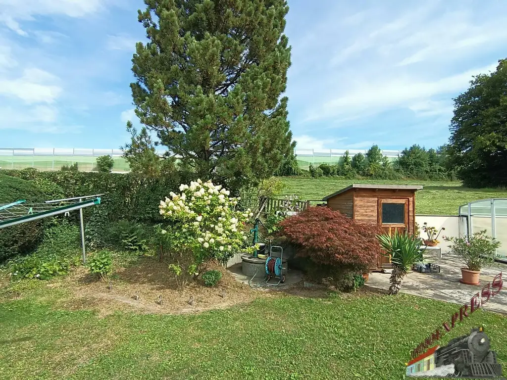 Solides Einfamilienhaus mit großem Garten, Pool und Potenzial - nur 20 Minuten von Wien entfernt