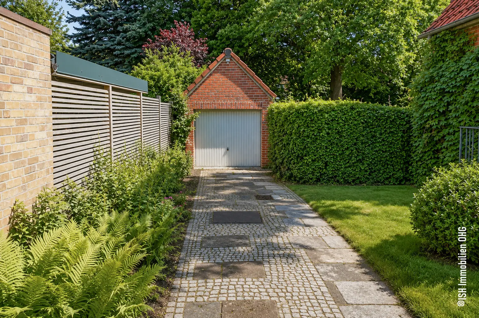 Auffahrt Garage