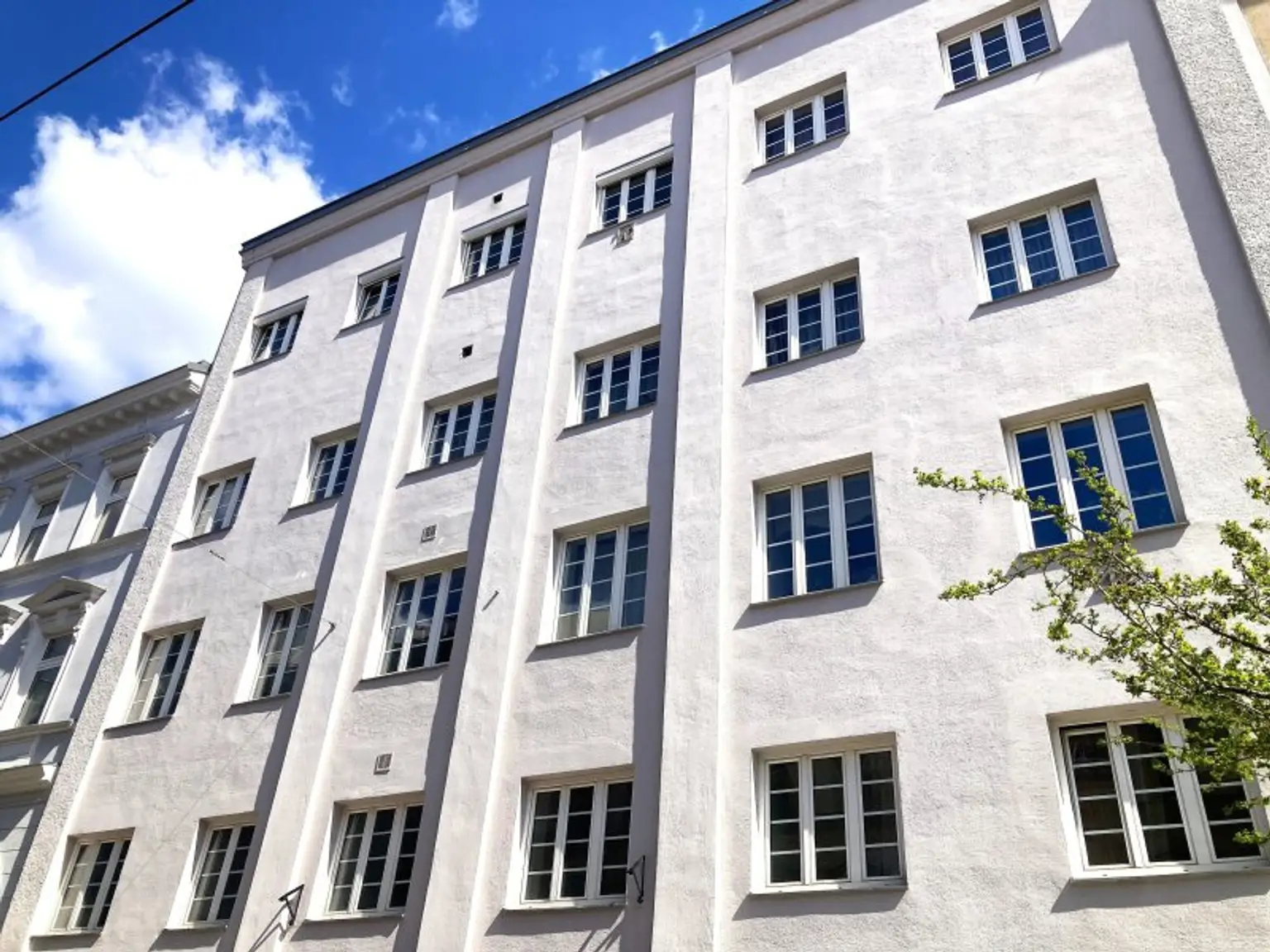 Paket für Sanierer! 3 Wohnungen + Lagerfläche zum Schnäppchenpreis - U3 Ottakring in 10 Minuten fußläufig erreichbar! Richtwertmietzins!