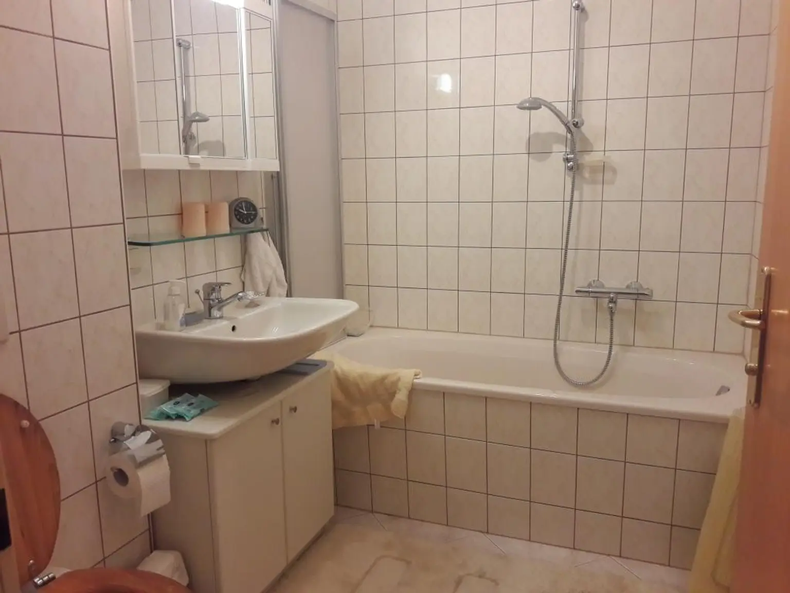 Top gepflegte, möblierte Garconniere mit Gebirgsblick in zentraler Lage, auch für Anleger!