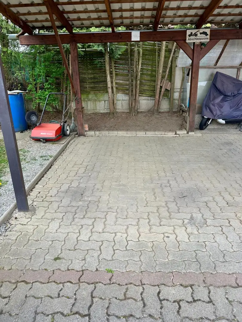 Carport-Parkplatz