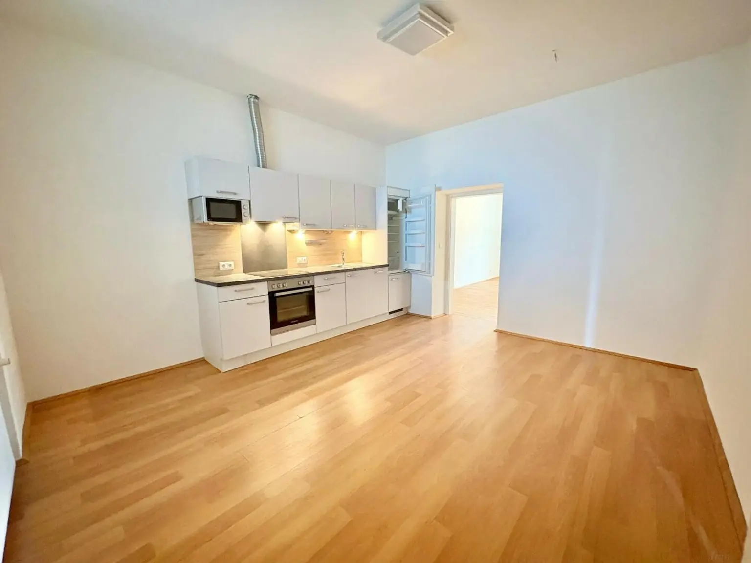 Küche mit großes Essbereich