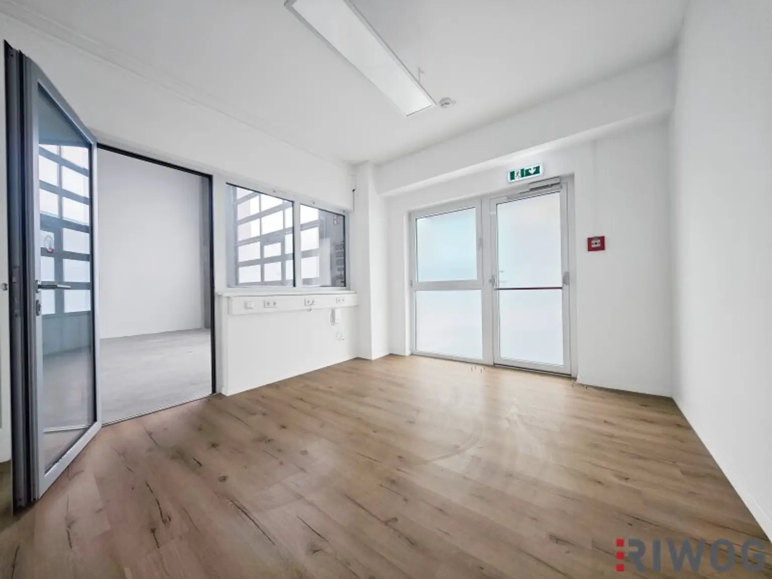 Beidseitig andienbare Lager- und Produktionshalle (ca. 286 m²) mit Büro- und Aufenthaltsräumen