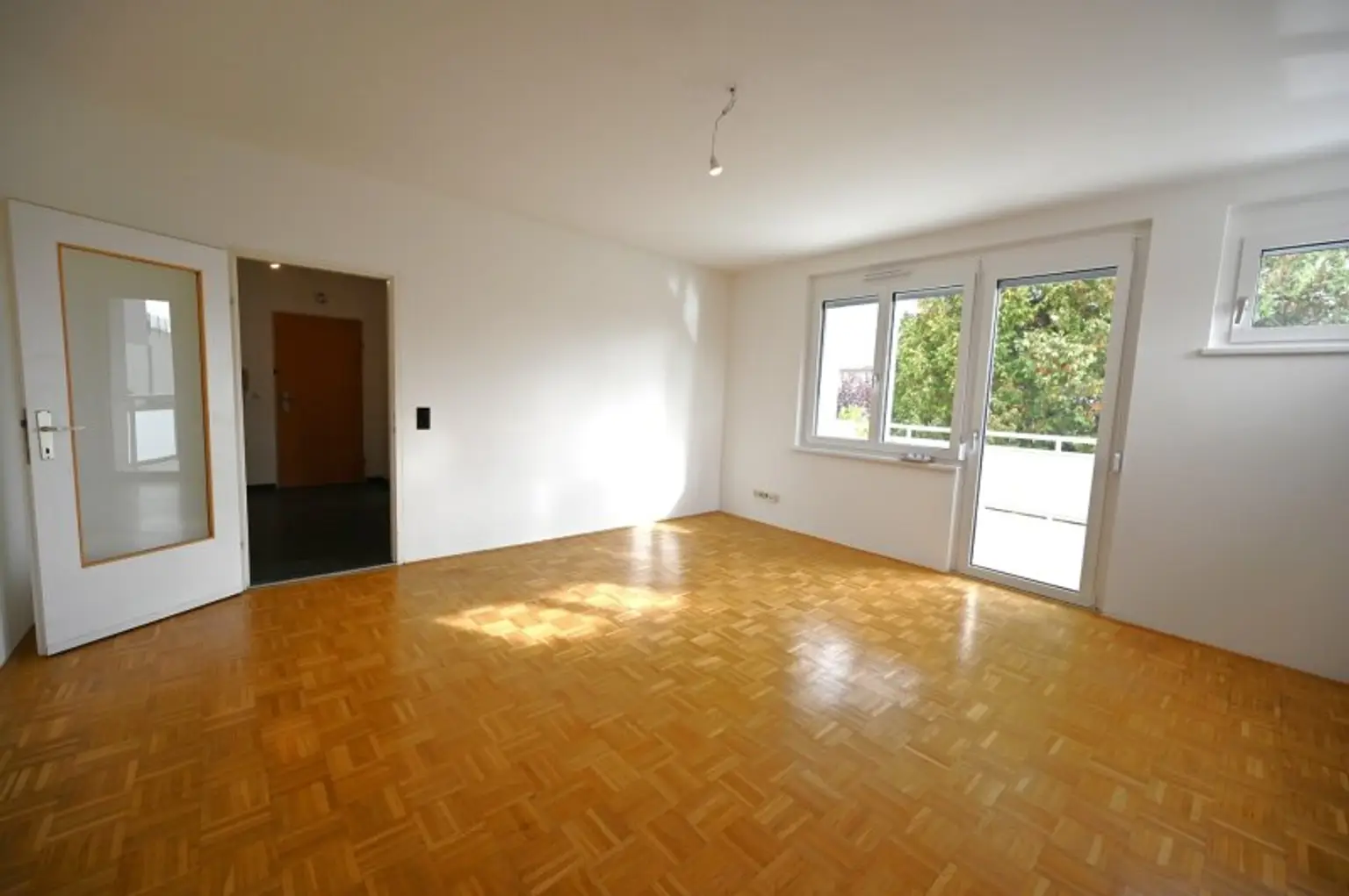 Familienfreundliche Wohnung mit Balkon, Terrasse und Grünblick in Hörsching