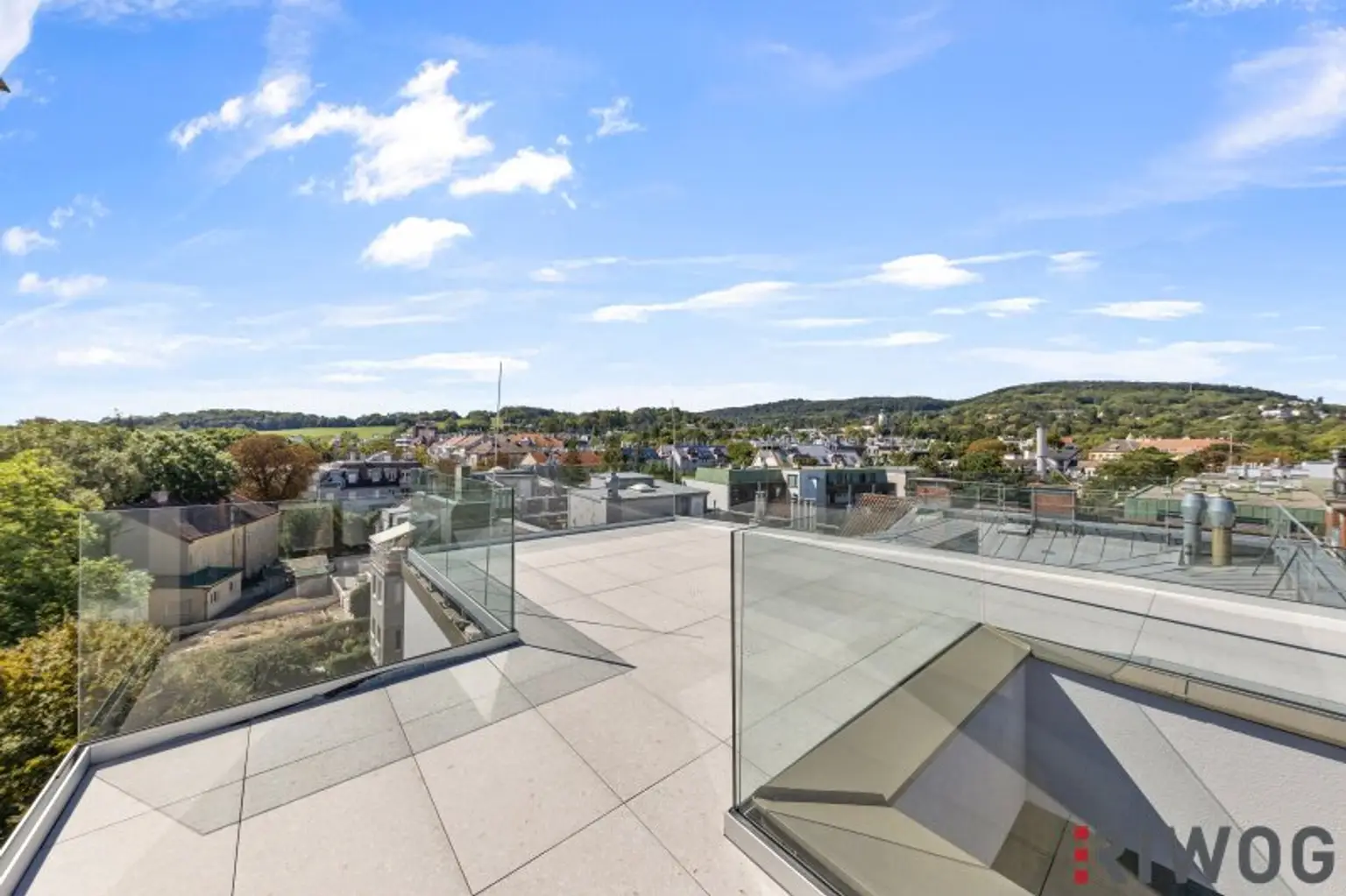 3,7m Raumhöhe im DG, Garage mit 2 Stellplätze, Atrium, Aufzug in die Wohnung und 360° Dachterrasse