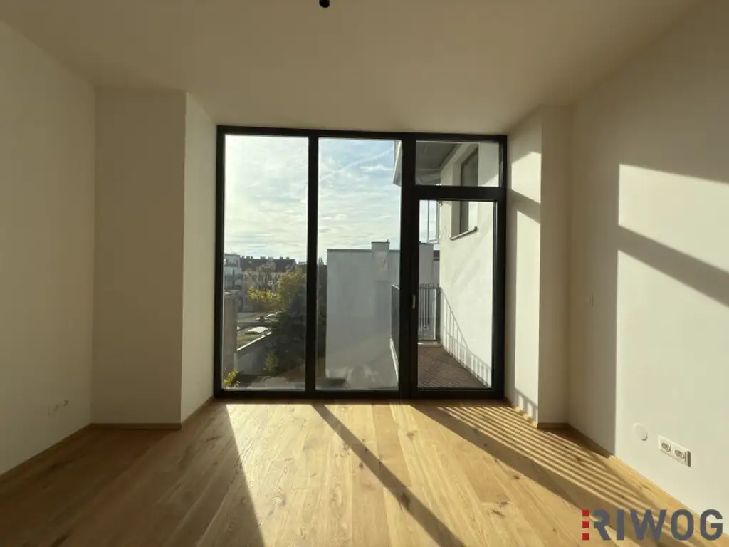 HERBSTAKTION - NEUE PREISE |  3-Zimmer Altbauwohnung mit großzügiger Verglasung und südseitigem Innenhofbalkon  | Fernwärme