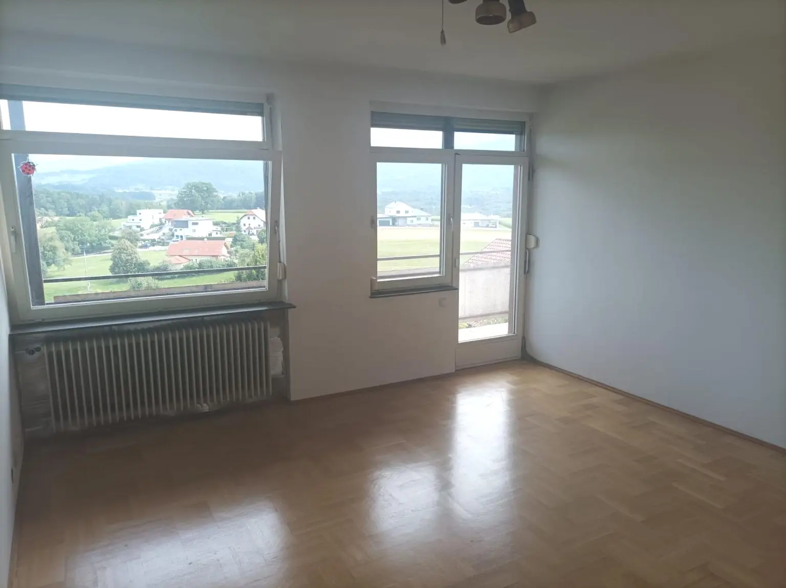 Geräumiges Ein-Zweifamilienhaus in unverbaubarer Aussichtslage- auch Zweitwohnsitz möglich