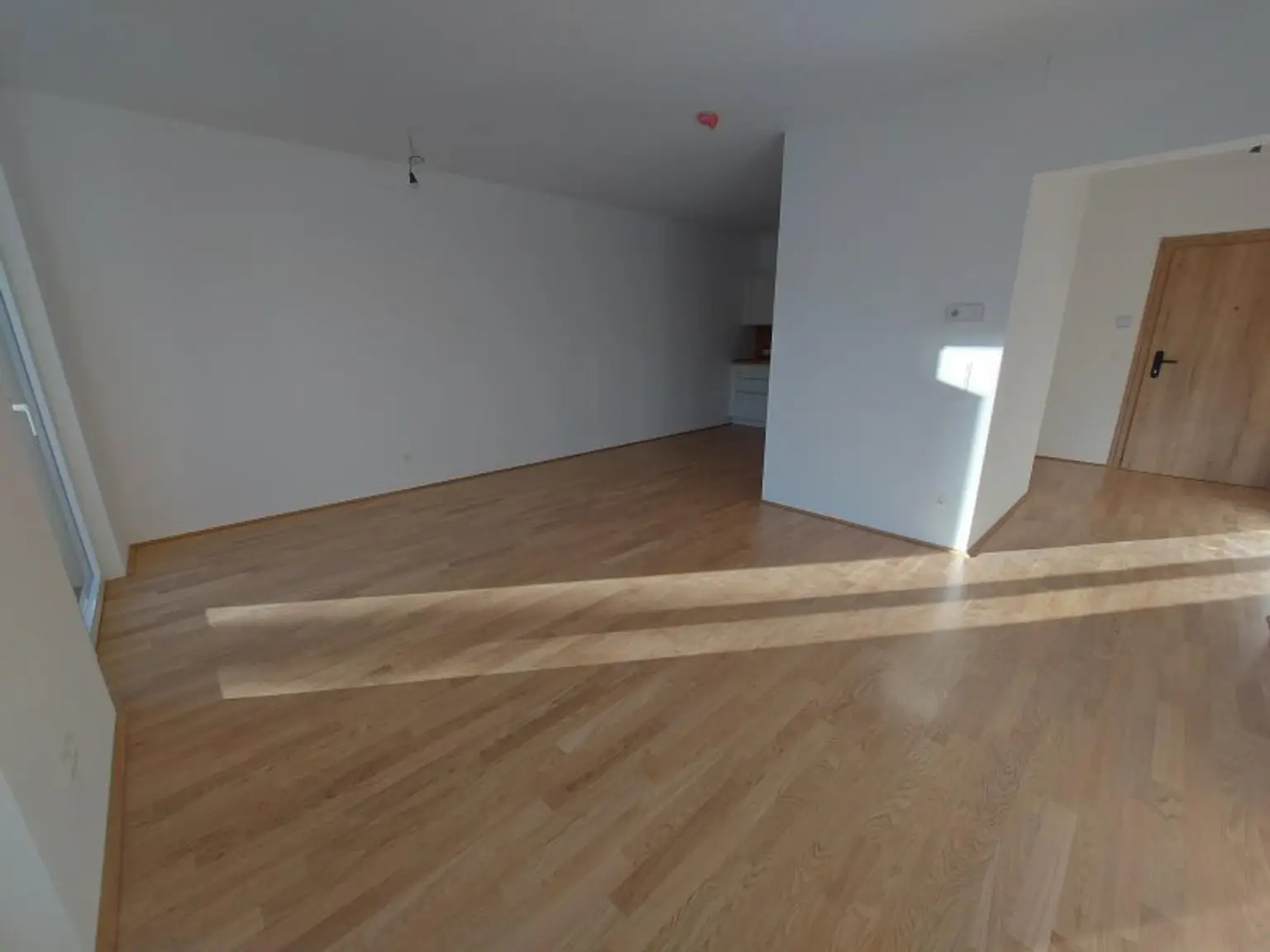 3-Zimmer-Erdgeschoßwohnung mit Terrasse und Tiefgaragenstellplatz (Top 02)