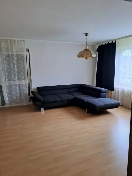 Gepflegte, sehr gut aufgeteilte 79 m² Mietwohnung (2,5 Zimmer) inkl 1 Stellplatz und optional mit Gartenbenützung* – nur € 600- monatlich