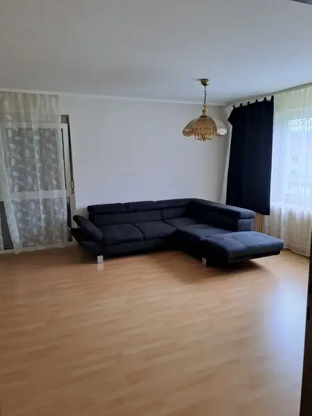 Gepflegte, sehr gut aufgeteilte 79 m² Mietwohnung (2,5 Zimmer) inkl 1 Stellplatz und optional mit Gartenbenützung* – nur € 600- monatlich