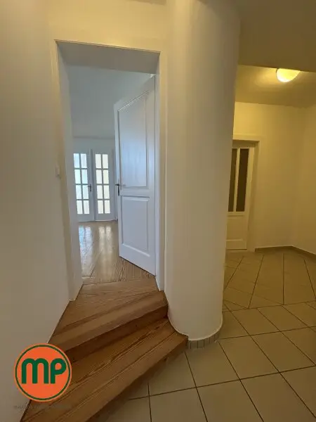 Altbaujuwel auf zwei Ebenen mit Freiflächen in Toplage des 9. Bezirks