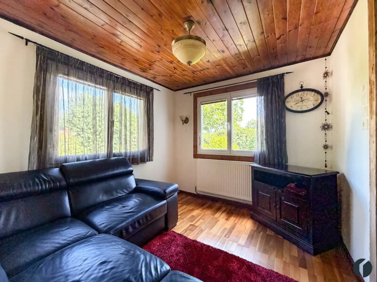 Ein Haus zum Wohnungspreis: viel Platz, Garten und Pool inklusive
