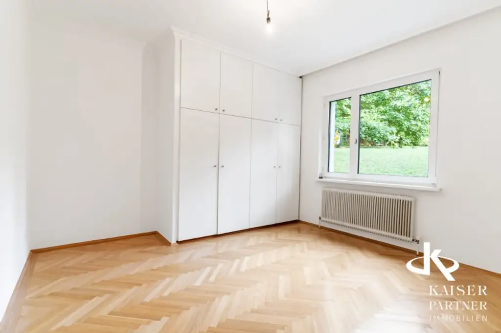 Neurenovierte 6-Zimmer-Wohnung mit  Terrasse in den Garten, Balkonen und Grünblick!