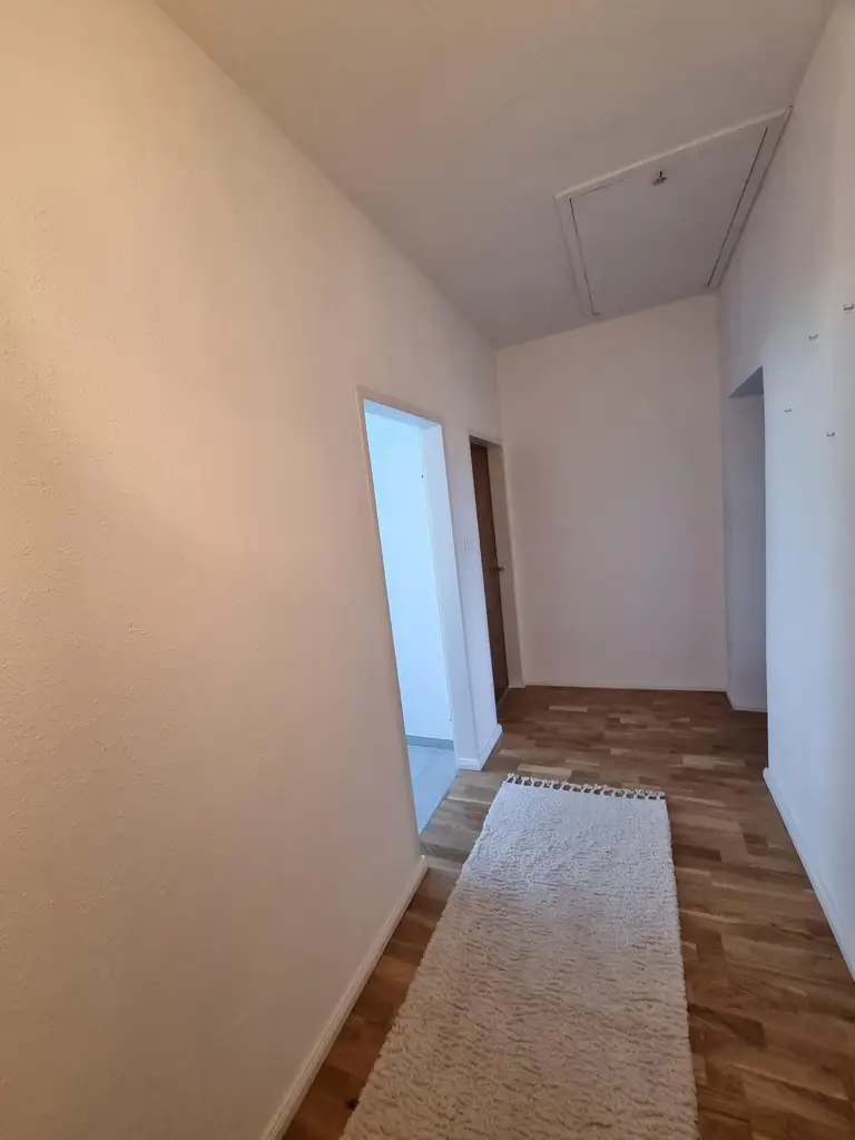 LIEBEVOLLER BUNGALOW MIT GEPFLEGTEM GARTEN IN TRAUMHAFTER RUHELAGE