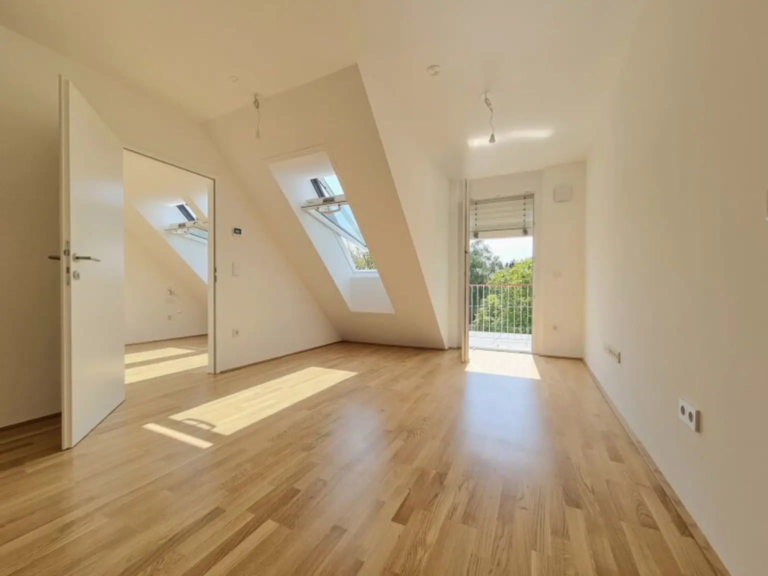 Süd/West Balkon - Stilvolle Ausstattung mit Kühlung und vielem mehr – Wohnen im Grünen - RUHELAGE TRIFFT WOHNGENUSS
