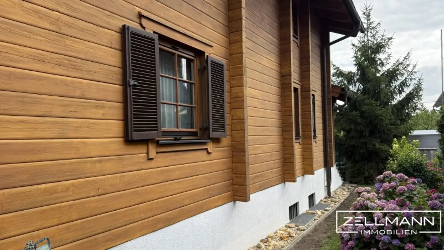 Wohnen in seiner schönsten Form: Chalet-Flair & Ruheoase im Grünen Hietzing | ZELLMANN IMMOBILIEN