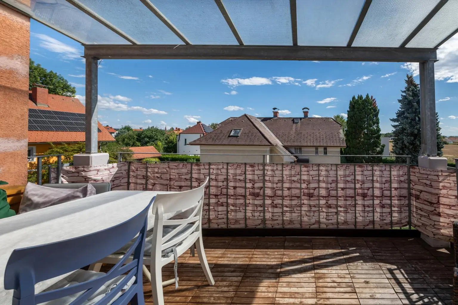 Großzügige Südterrasse